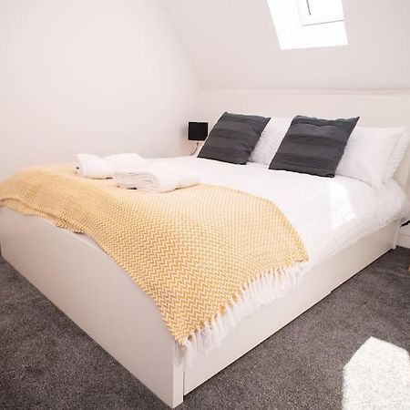 Orchid Lodge - Two Bed Generous Flat - Parking, Netflix, Wifi - Close To Blenheim Palace & Oxford - F4 Kidlington Kültér fotó