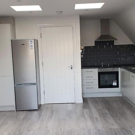 Orchid Lodge - Two Bed Generous Flat - Parking, Netflix, Wifi - Close To Blenheim Palace & Oxford - F4 Kidlington Kültér fotó