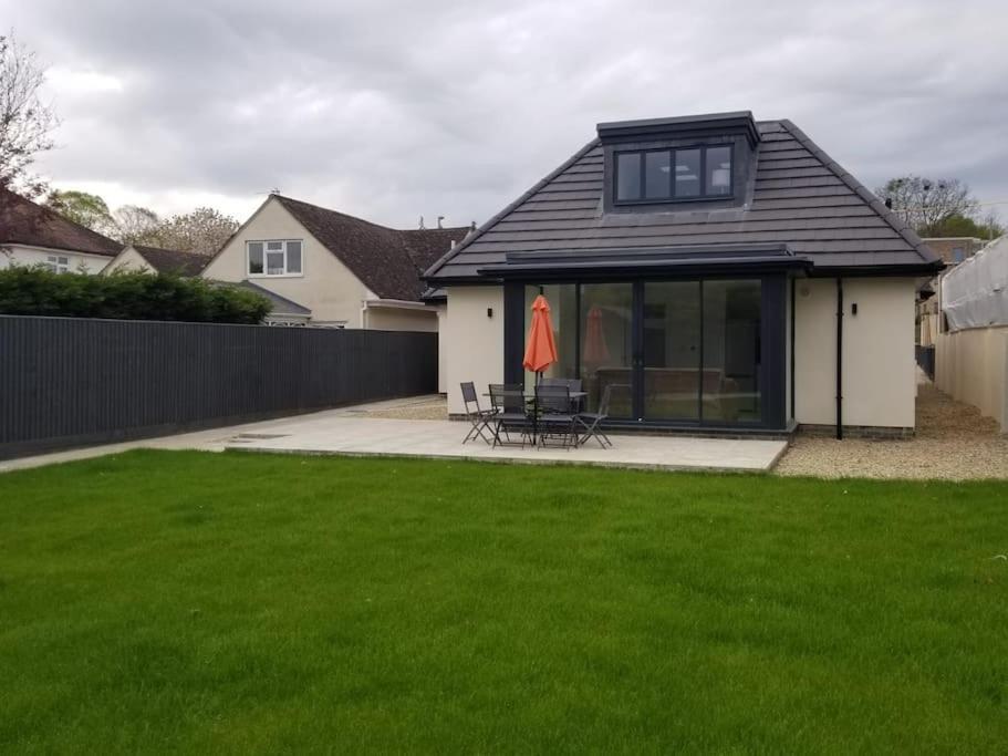 Orchid Lodge - Two Bed Generous Flat - Parking, Netflix, Wifi - Close To Blenheim Palace & Oxford - F4 Kidlington Kültér fotó