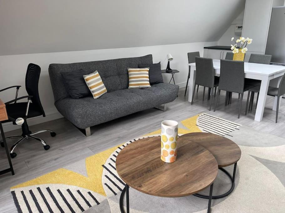 Orchid Lodge - Two Bed Generous Flat - Parking, Netflix, Wifi - Close To Blenheim Palace & Oxford - F4 Kidlington Kültér fotó