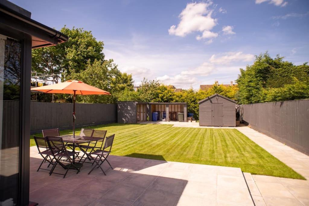 Orchid Lodge - Two Bed Generous Flat - Parking, Netflix, Wifi - Close To Blenheim Palace & Oxford - F4 Kidlington Kültér fotó