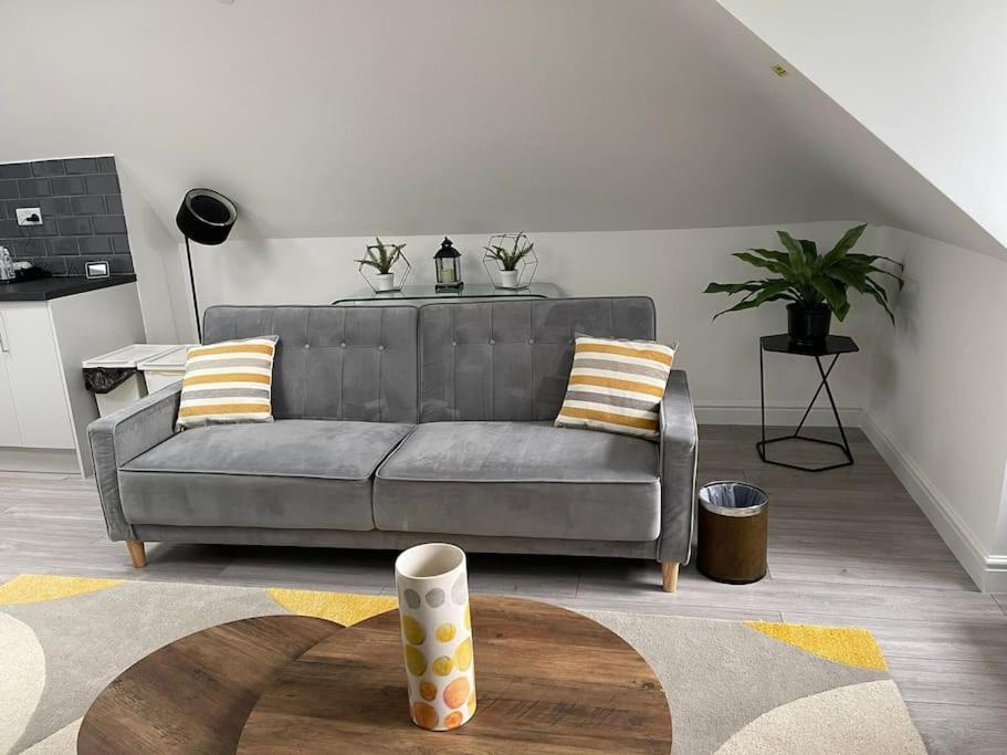 Orchid Lodge - Two Bed Generous Flat - Parking, Netflix, Wifi - Close To Blenheim Palace & Oxford - F4 Kidlington Kültér fotó