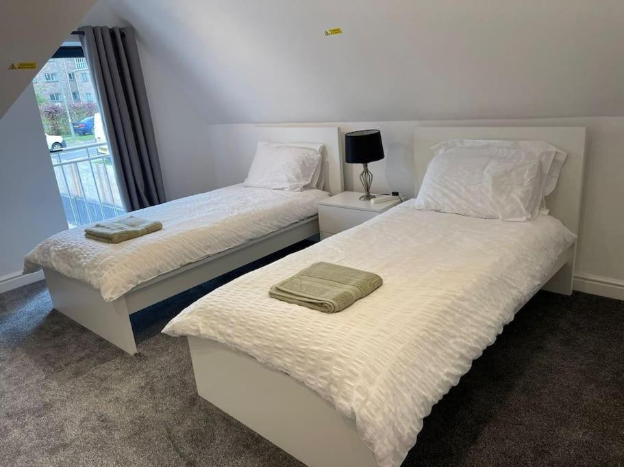 Orchid Lodge - Two Bed Generous Flat - Parking, Netflix, Wifi - Close To Blenheim Palace & Oxford - F4 Kidlington Kültér fotó